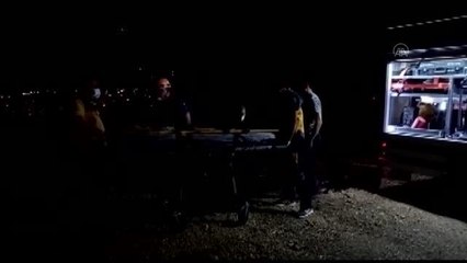 AFYONKARAHİSAR - Uçuruma düşen otomobildeki 1 kişi öldü, 4 kişi yaralandı