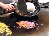 Çinliler pilavı bakın nasıl yiyorlar!