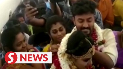Indian couple get married on plane to escape Covid restrictions