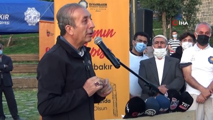 Diyarbakır’ın Fethi’nin 1382’inci yılı meşaleli yürüyüşle kutlandı