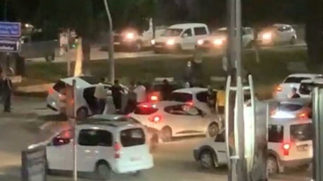 Kaza sonrası cadde karıştı, ortalık savaş alanına döndü