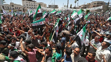 مظاهرة رافضة للانتخابات الرئاسية بمدينة إدلب