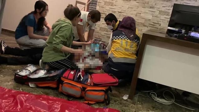 Tacize uğrayıp dayak yiyen kadını kurtarmak için araya giren boks antrenörü, canından oldu