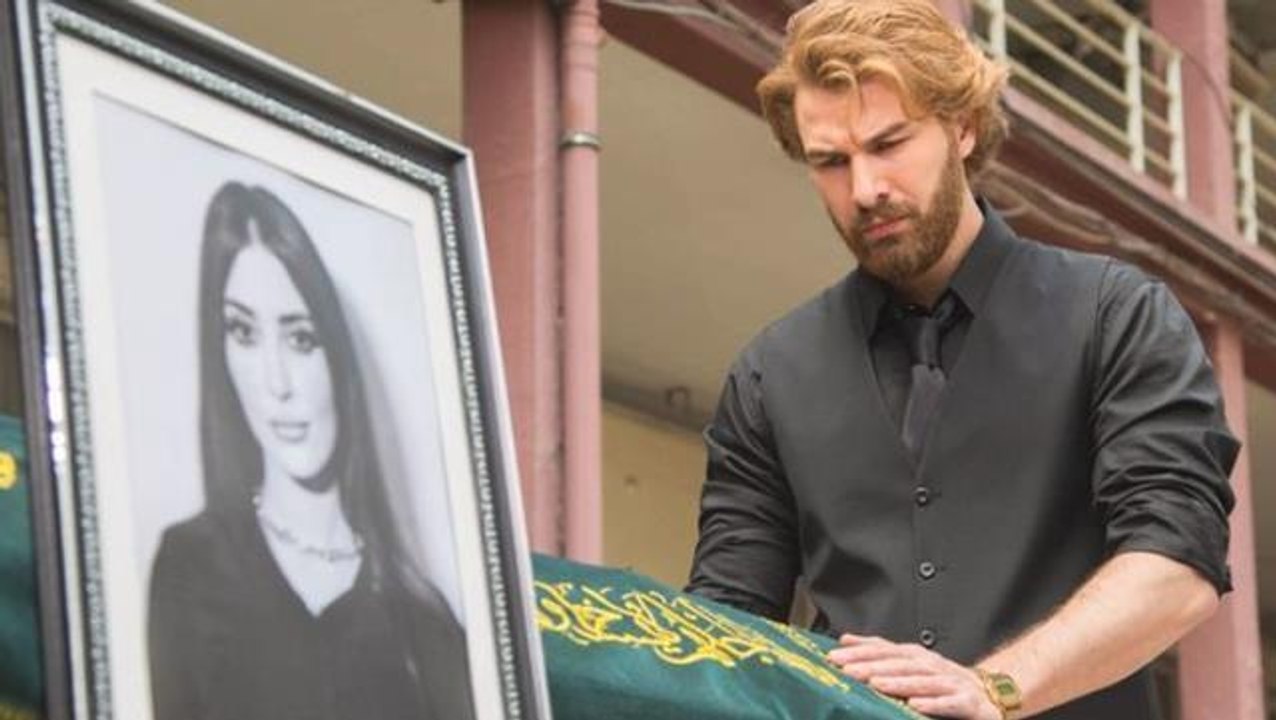 Oyuncu Melike İpek Yalova, başrol oynadığı Bir Zamanlar Çukurova dizisinden ayrıldı