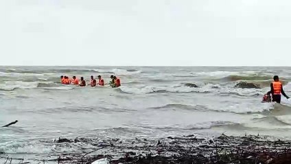 อิทธิพลพายุยาอาสทำเรือสปีดโบ๊ทล่มคนสูญหาย 1 คน พร้อมน้ำท่วมหลากที่หมู่ 5 สลักเพชร,นายอำเภอเกาะช้างเร่งค้นหา คาดเสียชีวต 1 คน