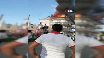 Samsun'da apartman çatısı alevlere teslim oldu