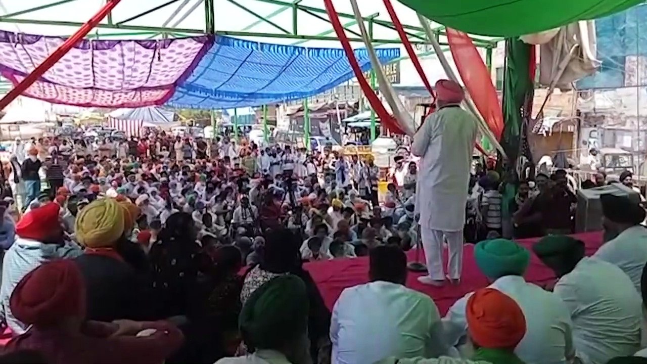 Indian farmers protest despite Covid crisis, burn Modi effigy