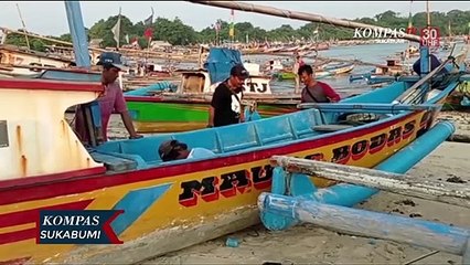 Disapu Gelombang Tinggi Puluhan Perahu Nelayan Rusak