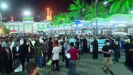 عراقيون يتظاهرون في كربلاء احتجاجا على توقيف قيادي كبير في الحشد الشعبي بتهمة اغتيال ناشطين