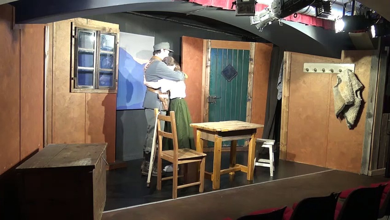 Standing ovation bei DER FLÜCHTLING im Theater Center Forum