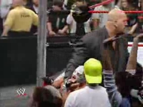 Floyd Mayweather punches Big Show in face - WWE NO WAY OUT