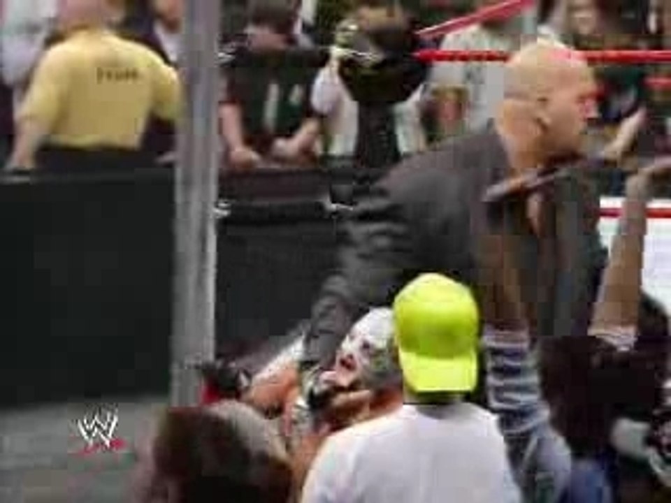 Floyd Mayweather punches Big Show in face - WWE NO WAY OUT