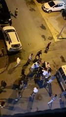 SULTANGAZİ'DE ZORLA ARACA BİNDİRİLEN KİŞİYİ ÇEVREDEKİLER KURTARDI