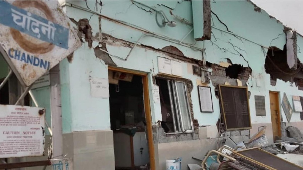 MP:Railway station building collapsed, Watch Nonstop 100