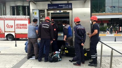 Taksim Metro asansöründe korku dolu anlar