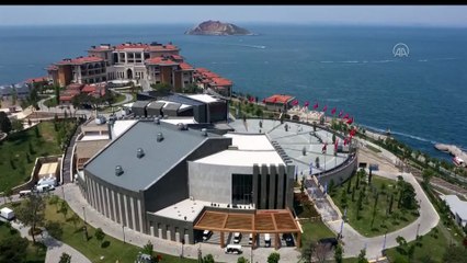 İSTANBUL - Cumhurbaşkanı Erdoğan: 'Madalyonun iki yüzü gibi olan CHP zihniyeti ve darbeciler, işte bu demokrasi ve kalkınma atılımından rahatsız olmuşlardır'