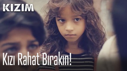 Kızı rahat bırakın!