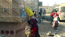 نازحون يمنيون في مخيم في مأرب يتطلعون إلى العودة إلى حياتهم الطبيعية