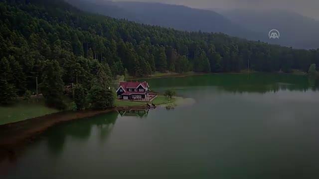 Öğretmenler Yunus Emre için hazırladıkları klipte ilahi seslendirdi
