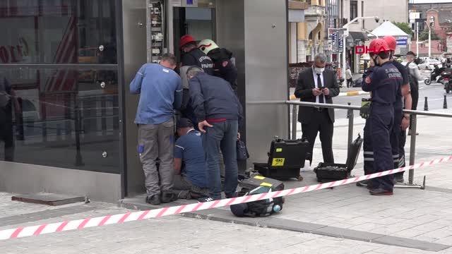 TAKSİM'DE ASANSÖRDE MAHSUR KALAN İKİ KADIN 3 SAATTE KURTARILDI -2