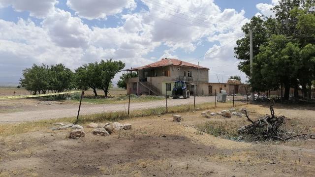 Son dakika haberleri... Konya'da tartıştığı karısını tüfekle vurup kendisini eve kilitleyen kişi jandarmaya teslim oldu