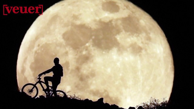 Must See! This is the Moment the “Super Flower Bloodmoon” Takes to the Sky