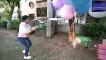 Hindistan'da köpeği helyum balonla uçuran YouTuber tutuklandı