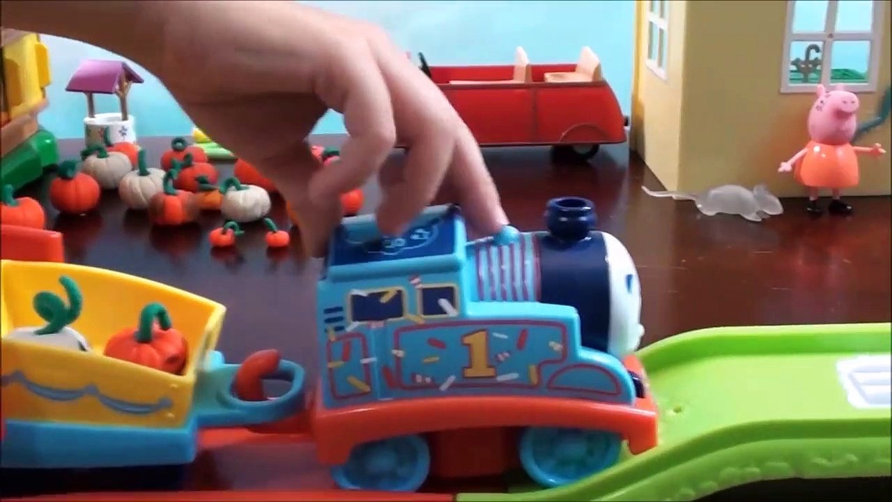 Peppa Pig: Pepa Pig Halloween Adventures With Peppa House Decorating And Peppa Pig Costume Parade