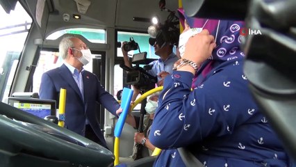 Kılıçdaroğlu esnafları gezdi, genç kıza çiçek hediye etti