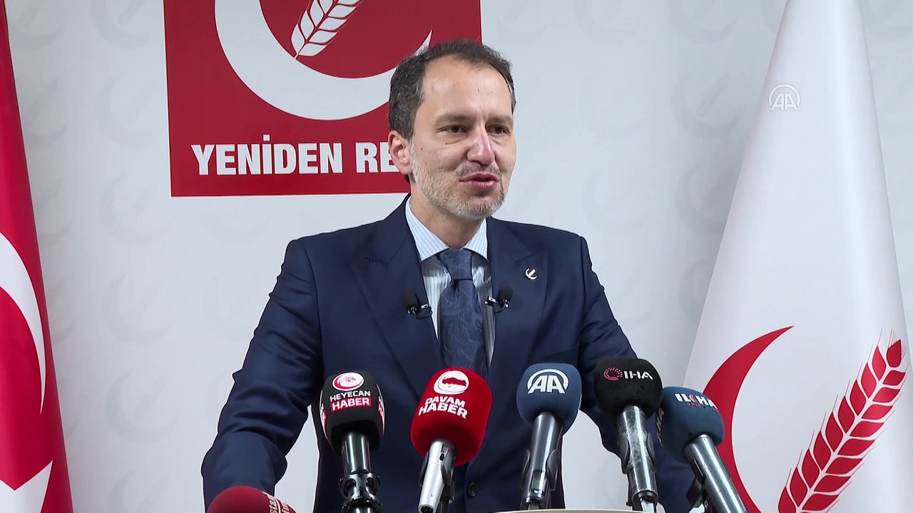 İSTANBUL - Yeniden Refah Partisi Genel Başkanı Fatih Erbakan, basın toplantısında gündemi değerlendirdi