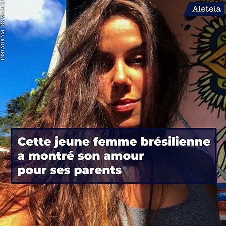 Elle reçoit son diplôme avec la tenue de femme de ménage de sa mère
