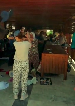 Son dakika haber: Antik kentte satış yapan kadınların yer kavgasına polis müdahale etti