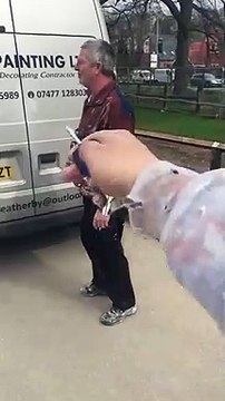 Il va vite regretter son voyage dans le coffre du camion... Fail