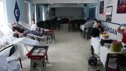 Esnaf ve vatandaşlardan Kızılay'dan kan desteği