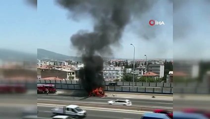 Bir anda alev alan aracını söndürmek isterken yaralandı