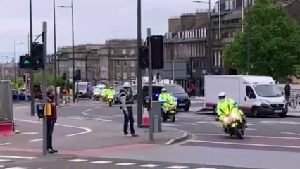 Prince William and Kate’s police convoy bringing traffic to a standstill in Edinburgh City Centre