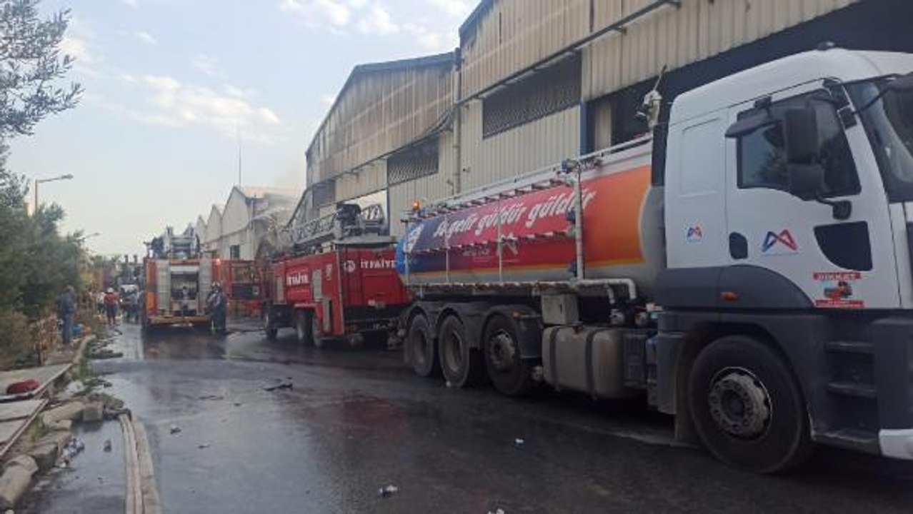 Son dakika haberi: KAYNAK YAPILIRKEN ÇIKAN YANGIN MADENİ YAĞ FABRİKASINA SIÇRADI