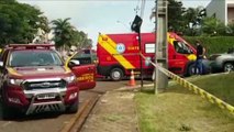 Ford Ka capota em acidente contra Gol no Centro de Cascavel; Mulher ficou ferida