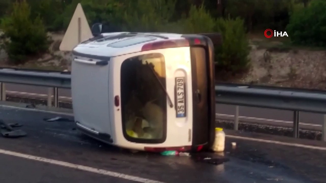 Uşak'ta kontrol çıkan araç yan devrildi; 4 yaralı