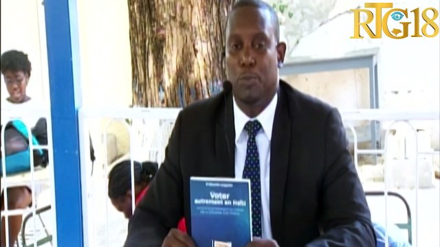 Doktè Ricardo Augustin prezante yon liv titre Voter autrement sou vòt elektwonik nan eleksyon yo.