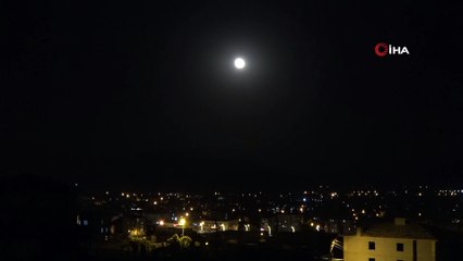 Yüksekova'da ‘Süper Ay’ kendine hayran bıraktı