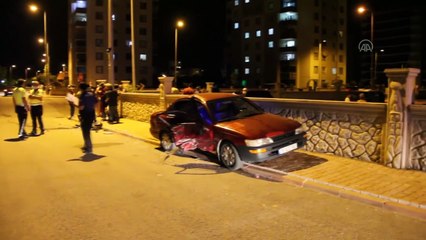 KAYSERİ - Bir sürücü 3 kilometre arayla iki araca çarptı: 2 yaralı