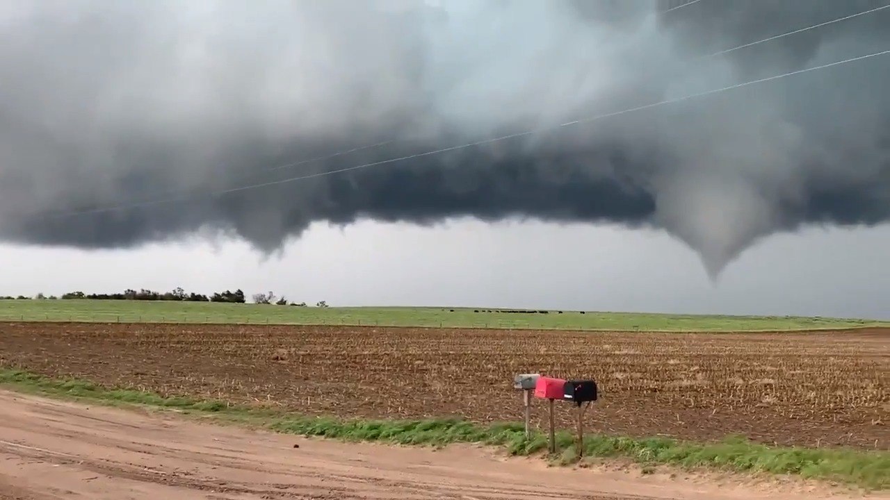 Tornado With Two Funnel Formations Seen in Benkelman in Nebraska video Dailymotion