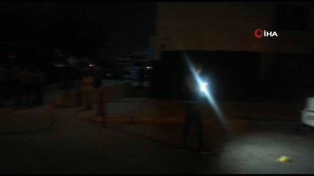 Yaraladıkları şahsın yakınlarına hastane girişinde silahla ateş açtılar: 1'i ağır, 4 yaralı