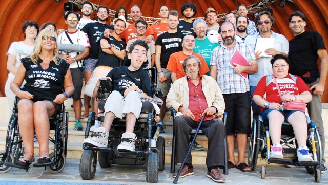 Tutto può accadere nel villaggio dei miracoli (Trailer HD)