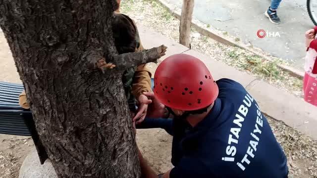 Parkta oyun oynarken parmağını banka sıkıştırdı, yardımına itfaiye koştu