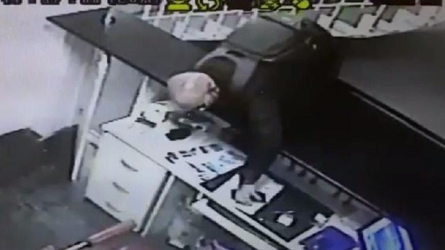 Hotele müşteri gibi geldi, resepsiyondan telefonu çaldı