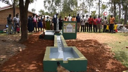 Kenya'da temiz su kuyusu sevinci