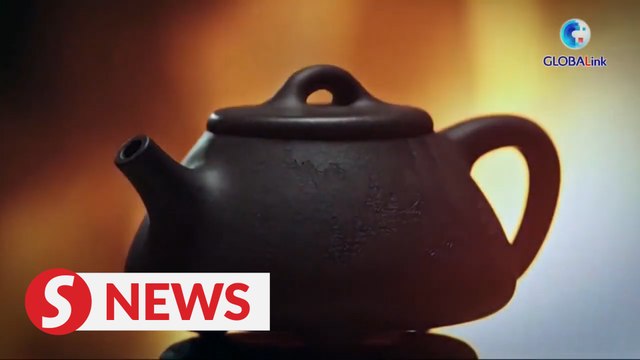 How are Yixing clay teapots made