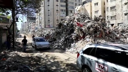 İsrail saldırısında eşiyle 4 çocuğunu yitiren baba: "Sesler kesildikçe onları kaybettiğimi anladım"